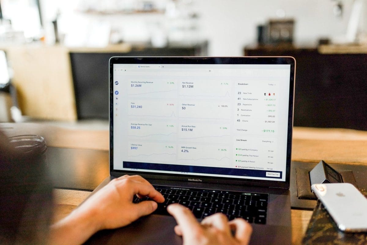 Sales Page vs. Landing Page: Unveiling the Key Differences